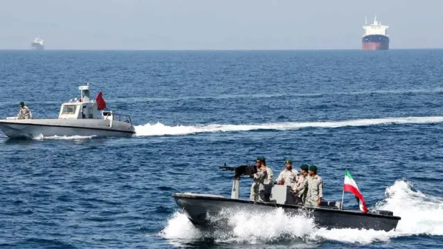 হরমুজ প্রণালীর বিকল্প খুঁজছে উপসাগরীয় দেশগুলো