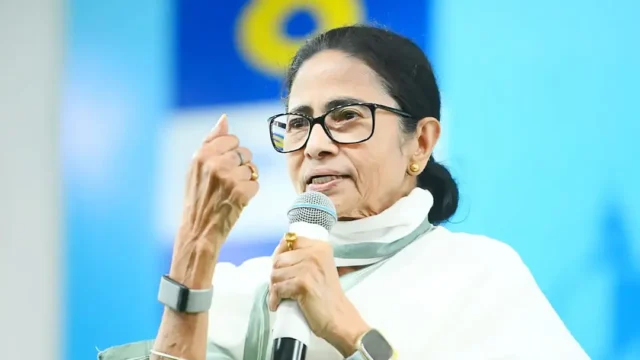 ‘কলকাতায় হামলা চালাবে পাকিস্তান, প্রধানমন্ত্রী চুপ কেন?’ তোপ মমতার