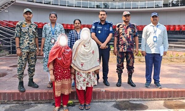 বেনাপোল চেকপোস্ট দিয়ে ভারতে পাচার হওয়া দুই যুবতী দেশে ফিরেছে
