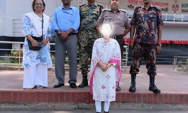 ভারতে পাচার হওয়া নারীকে বেনাপোল চেকপোস্ট দিয়ে বাংলাদেশে ফেরত