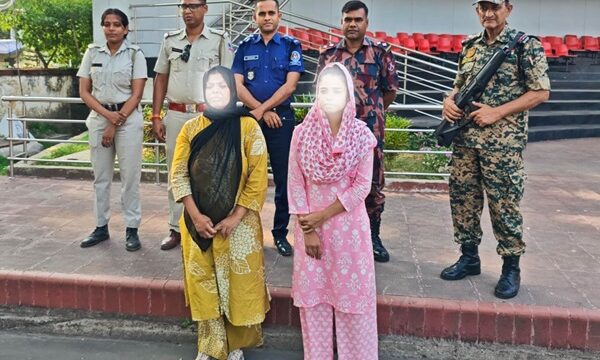 বেনাপোল চেকপোস্ট দিয়ে ভারতে পাচার হওয়া দুই নারী দেশে ফিরেছে