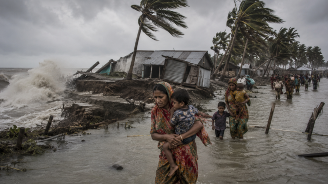জলবায়ু বিপর্যয়ে উপকূল হুমকিতে : বাস্তুচ্যুতির শঙ্কায় চার কোটি মানুষ