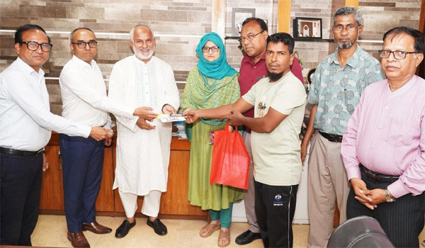খুলনা সিটি কর্পোরেশনে ইজিবাইক নবায়ন কার্যক্রম শুরু