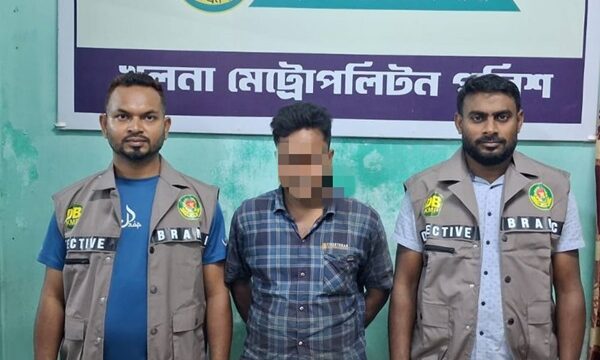 খুলনায় ডিবির অভিযানে উইন কোরেক্স সিরাপসহ এক ব্যক্তি আটক