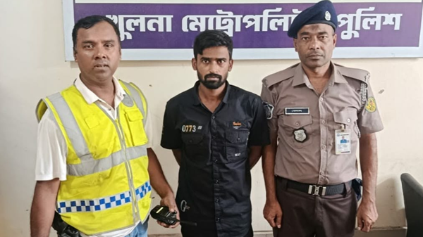খুলনায় আশিক গ্রুপের প্রধান শুটার পারভেজ গ্রেপ্তার