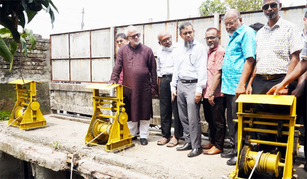 জোয়ারের সময়ে নদীতে বৃষ্টির পানি নিষ্কাশিত না হওয়ায় কিছু স্থানে জলাবদ্ধতার সৃষ্টি হচ্ছে