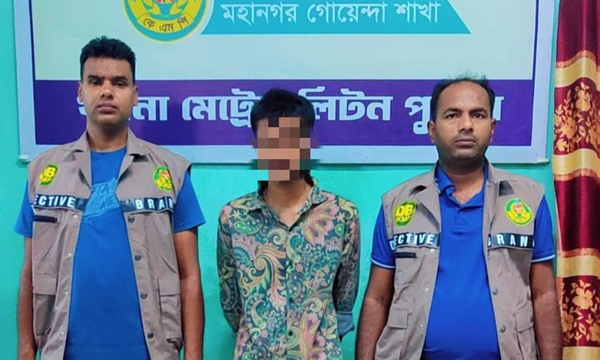 খুলনায় ডিবির অভিযানে ৫ বোতল বিদেশি মদসহ আটক ১
