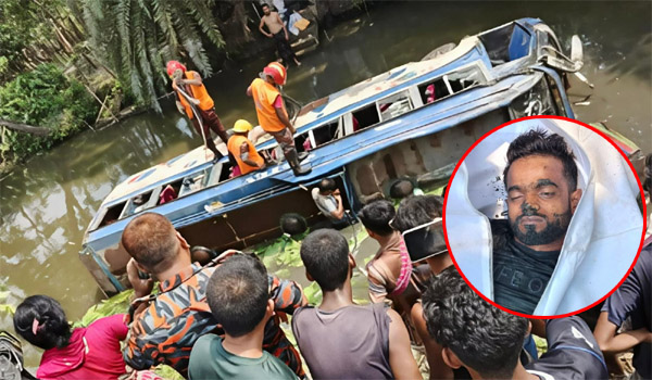 খুলনায় বাস নিয়ন্ত্রণ হারিয়ে পুকুরে, যুবক নিহত