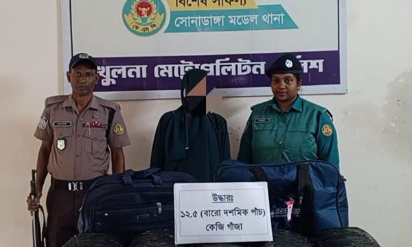 খুলনায় সাড়ে ১২ কেজি গাঁজাসহ নারী মাদক ব্যবসায়ী গ্রেপ্তার