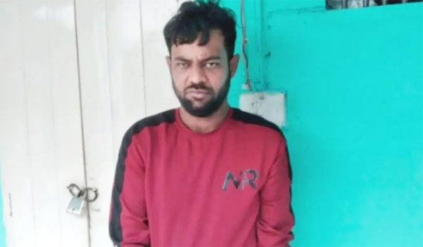 শ্লীলতাহানির চেষ্টাকালে নারীর দায়ের কোপে একাধিক মামলার আসামি নিহত