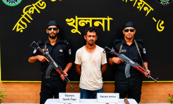 খুলনায় বিদেশি রিভলবারসহ টাইগার গ্রুপের সক্রিয় সদস্য রবিউল গ্রেপ্তার**