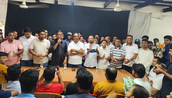 খুলনা মহানগর যুবদলের নবগঠিত কমিটির নেতৃবৃন্দের সঙ্গে শুভেচ্ছা বিনিময়