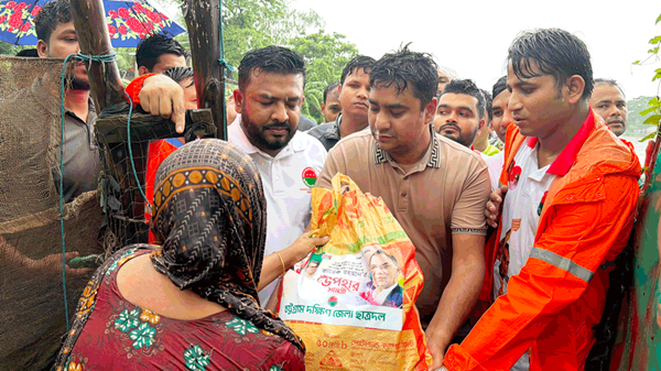 বাঁশখালীতে বন্যায় ভেসে যাওয়া নিহত দুই শিশুর পরিবারের পাশে ছাত্রদল
