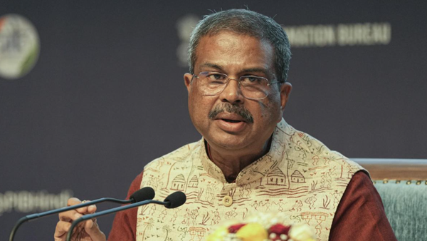 অবশেষে পদত্যাগ করলেন ভারতের শিক্ষামন্ত্রী