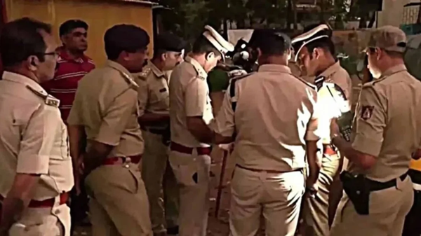 বাংলাদেশি সন্দেহে দম্পতিকে রাস্তায় ফেলে পেটালেন ভারতীয় চিকিৎসক