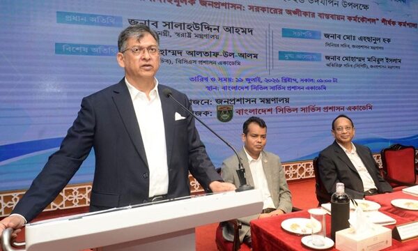 ‘শাসক নয়, সেবক হতে হবে’, সরকারি কর্মকর্তাদের রাজনৈতিক পক্ষপাতমুক্ত থাকার তাগিদ স্বরাষ্ট্রমন্ত্রীর
