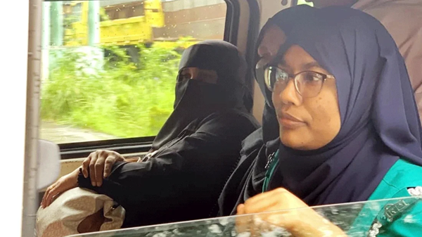 বিমান থেকে নামিয়ে যুক্তরাজ্যগামী নারীকে গ্রেপ্তার