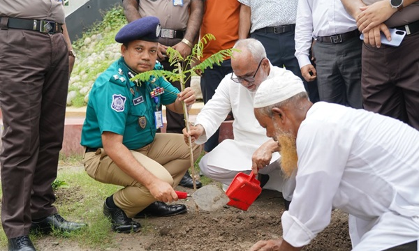 সবুজ ও বাসযোগ্য ভবিষ্যৎ গড়তে কেএমপির বৃক্ষরোপণ কর্মসূচি