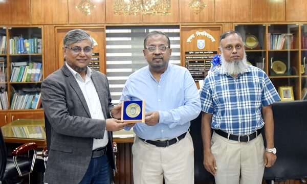 খুবি উপাচার্যের সাথে খুকৃবির নবনিযুক্ত উপাচার্যের সৌজন্য সাক্ষাৎ