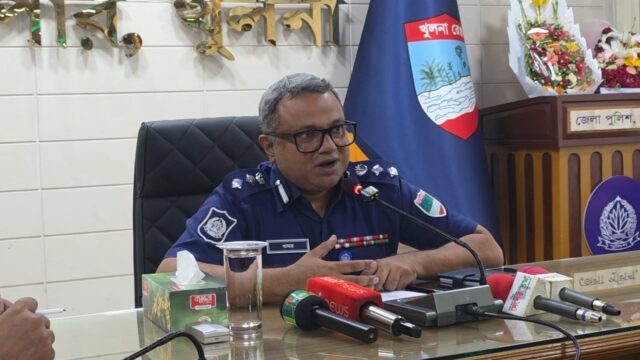 খুলনায় নবাগত পুলিশ সুপারের সঙ্গে সাংবাদিকদের মতবিনিময়