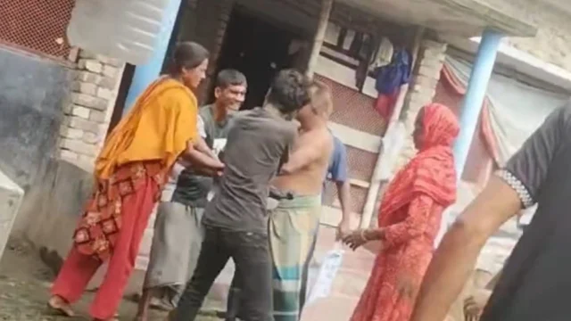 বাবার লাশ বারান্দায়, কবরের জমি নিয়ে দুই ভাইয়ের সংঘর্ষ