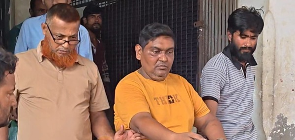 খুলনায় শীর্ষ সন্ত্রাসী গ্রেনেড বাবুর সহযোগী মিঠু গ্রেফতার