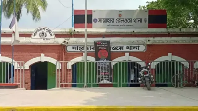চলন্ত ট্রেনে নারীকে ধর্ষণের অভিযোগ, চার পুলিশ সদস্য প্রত্যাহার