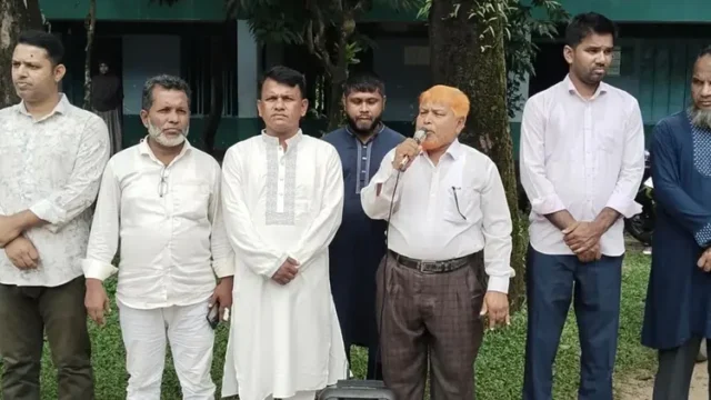 শিক্ষার্থীদের ফোন ব্যবহারে কঠোর নিষেধাজ্ঞা, পেলেই বহিষ্কার