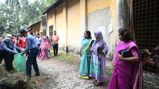 খুলনা জেলা প্রশাসনের উদ্যোগে ডেঙ্গু প্রতিরোধে পরিচ্ছন্নতা অভিযান